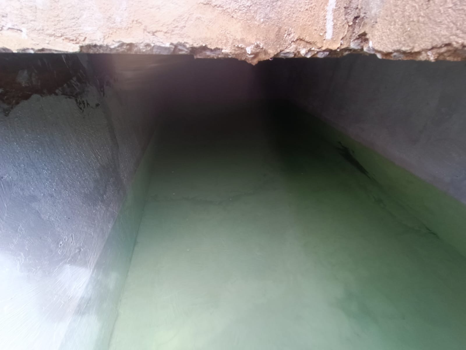 Interior de depósito de agua